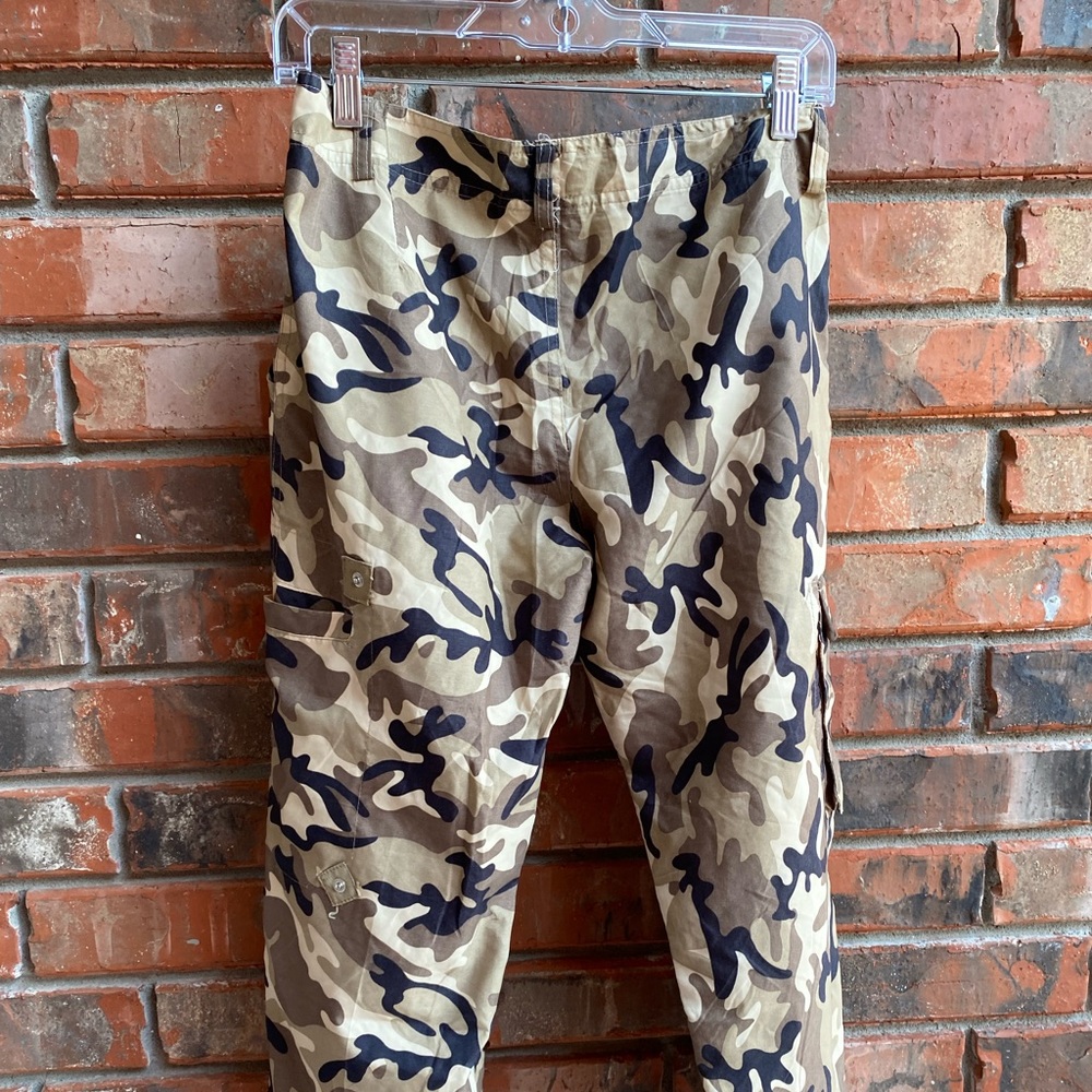 Utobia camo cargo capri drawstring pants size 5